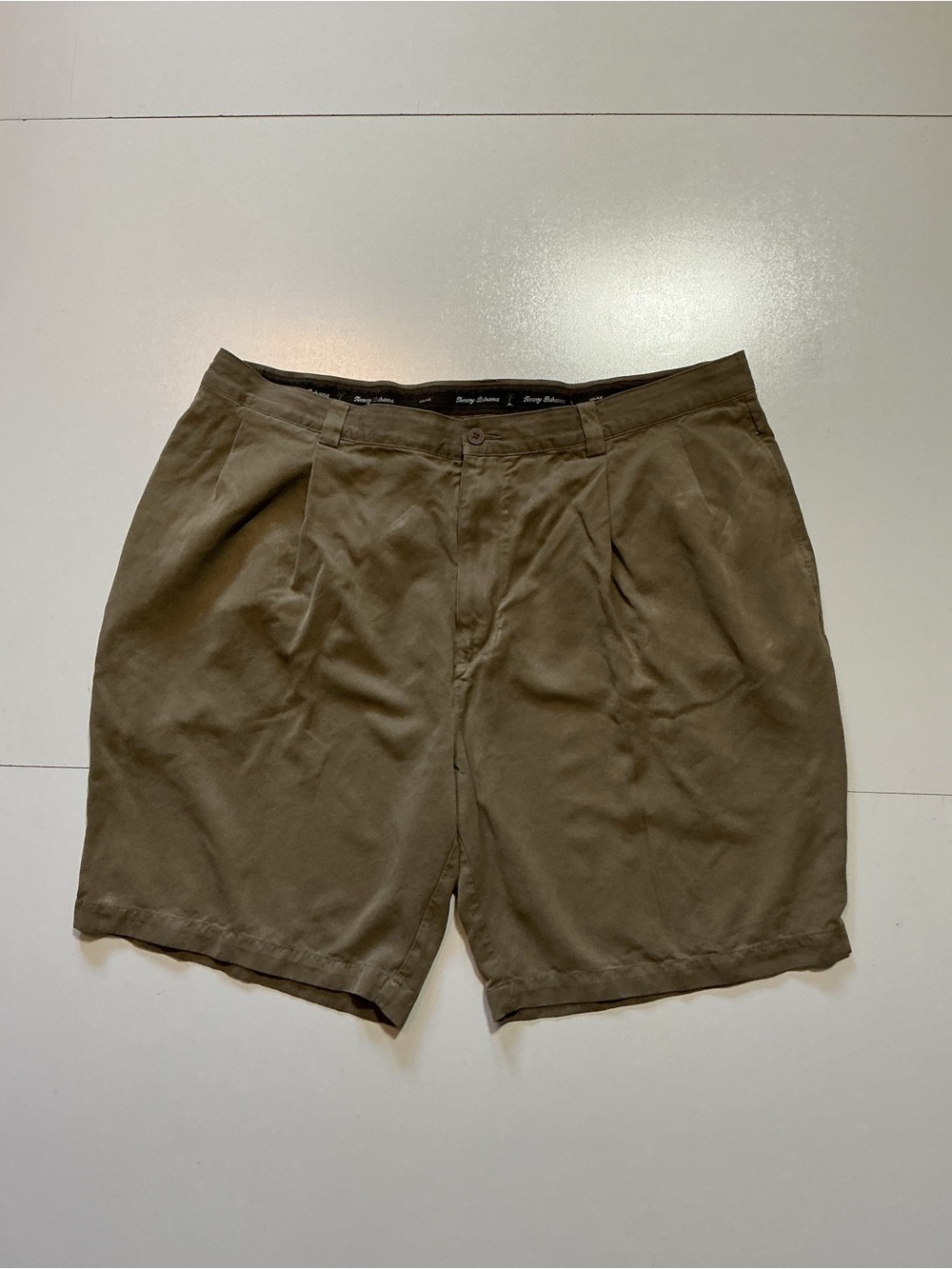 Tommy Bahama Relax 100% Silk Pleated 9" Inseam Taupe Men's Classic Shorts